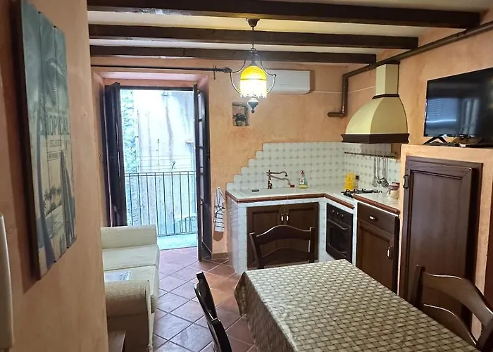 Charme Rustico 70 Mt From The Beach, Starlink * Cefalu